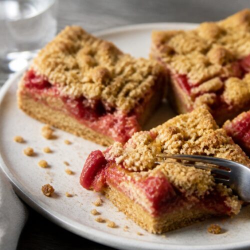 Strawberry Rhubarb Crumb Bars Recipe